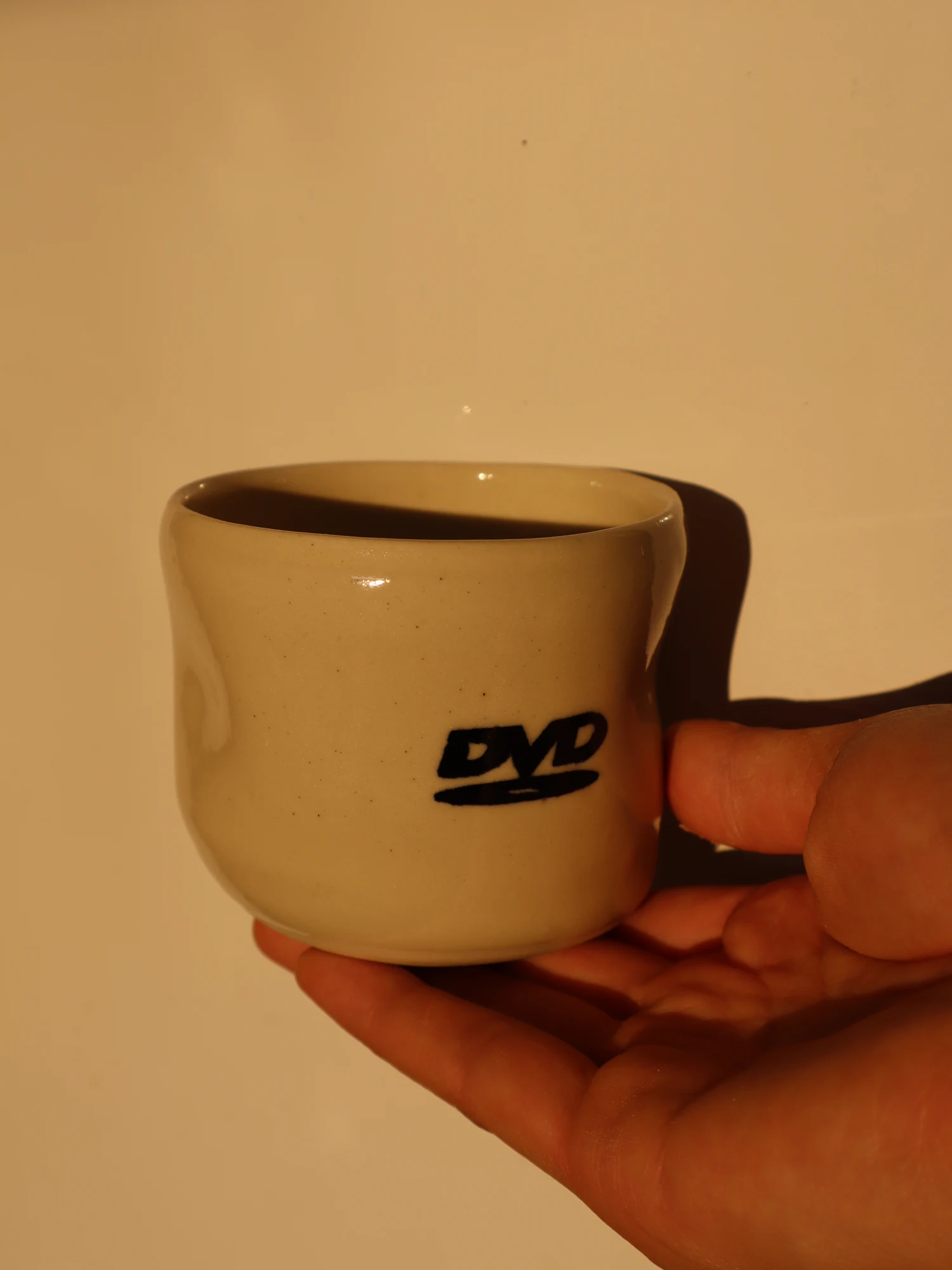 coffee cup - DVD (sample) full view